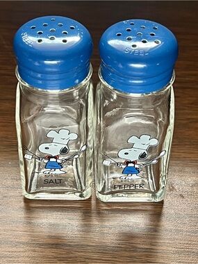 Vintage Snoopy Glass and Steel Salt and Pepper Shakers 80s/90s
